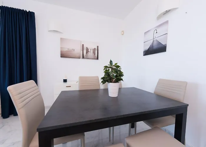 Апартаменты High Rise On The 39th Floor With Private Terrace And Sea Views